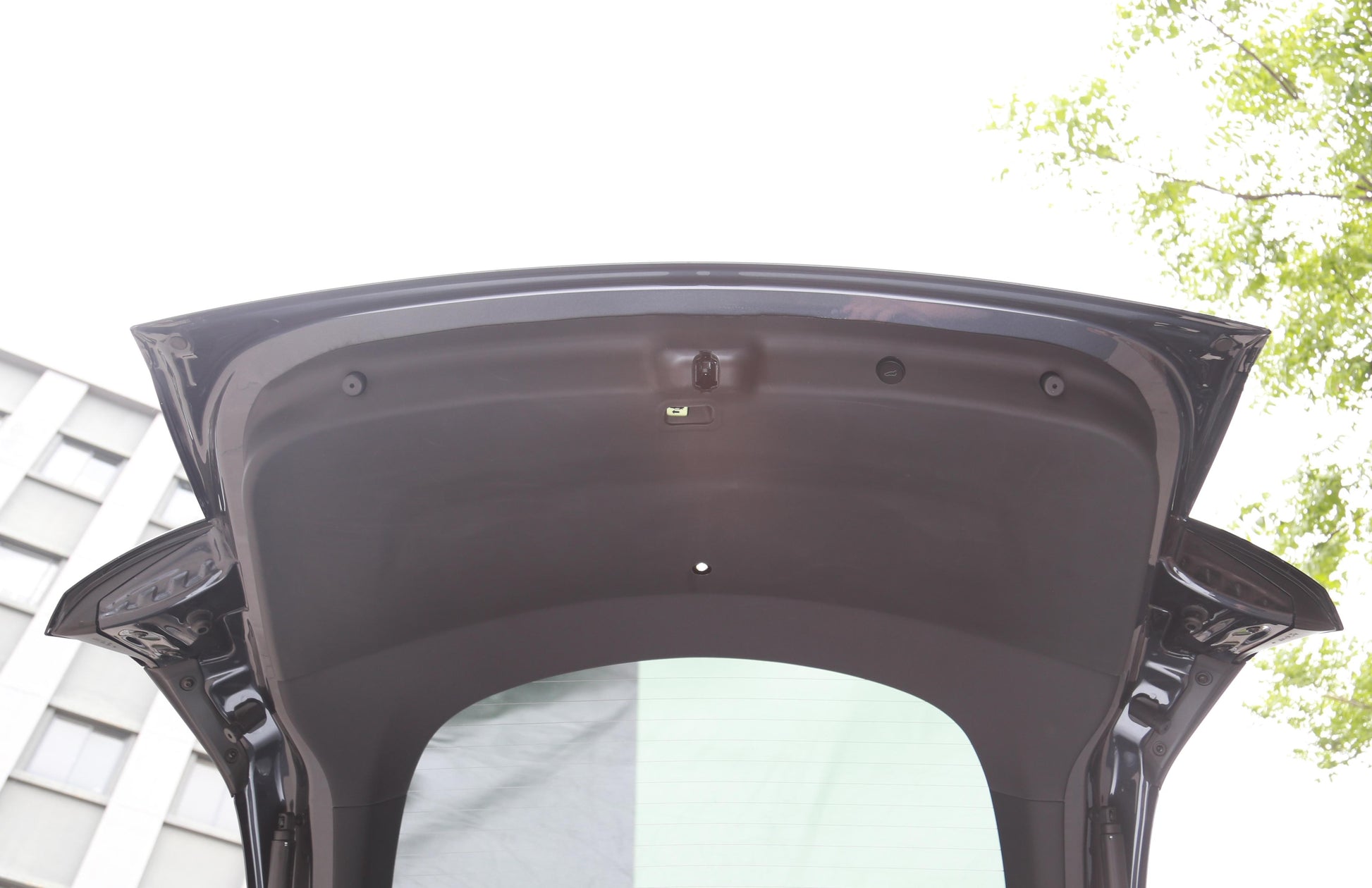 Leather Tailgate Protector – Durable & Stylish Mat for Tesla Model Y Juniper 2025+