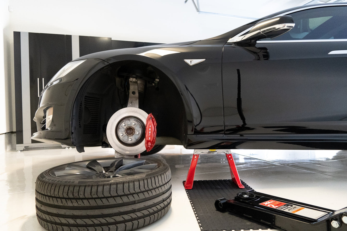 Racing Red Edition "Rennstand" for Tesla Model S, 3, X, Y