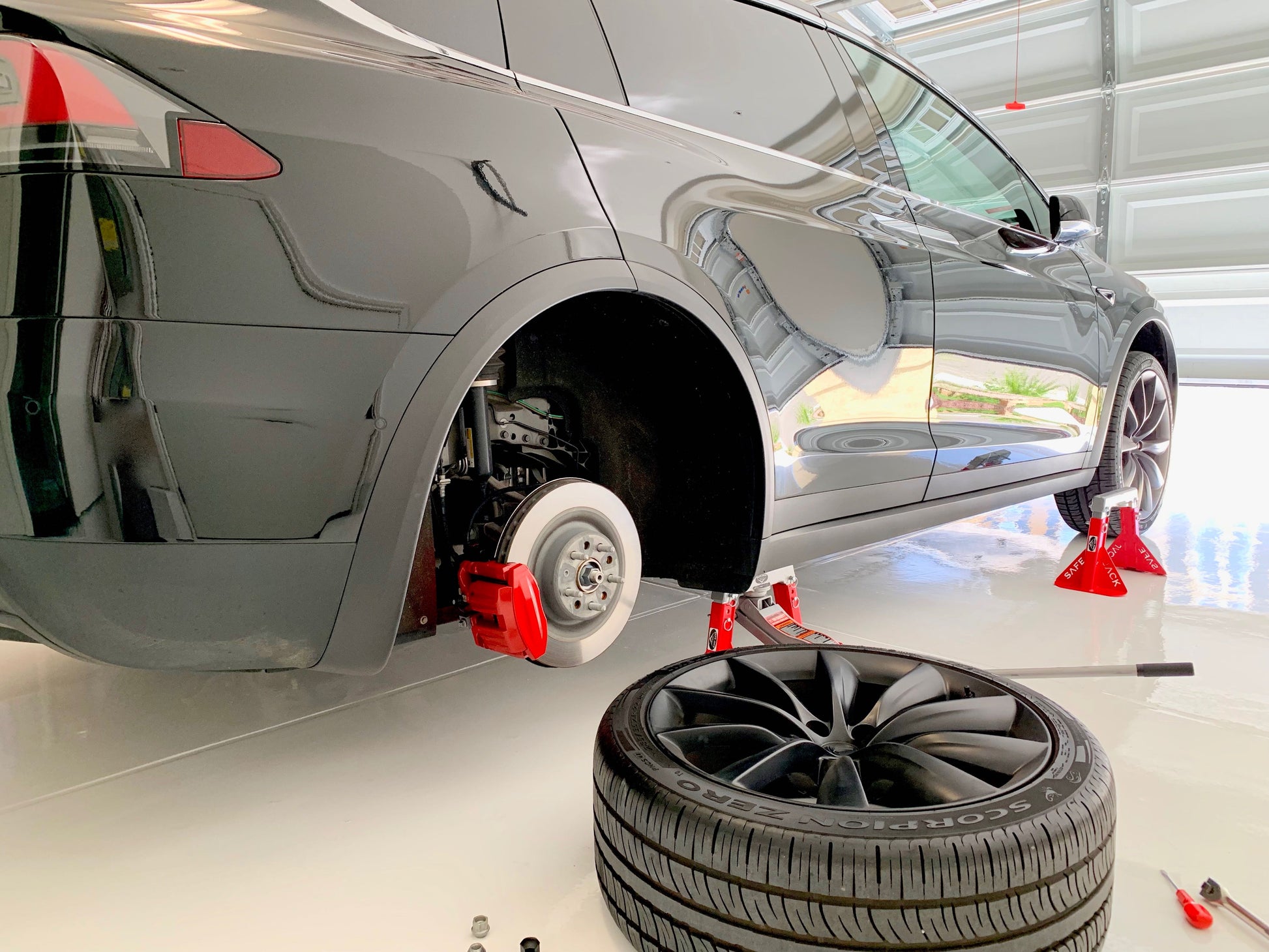 Racing Red Edition "Rennstand" for Tesla Model S, 3, X, Y